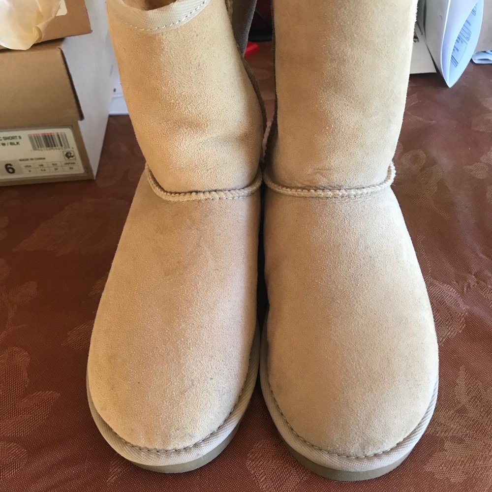 UGG Boots short 4 tan new